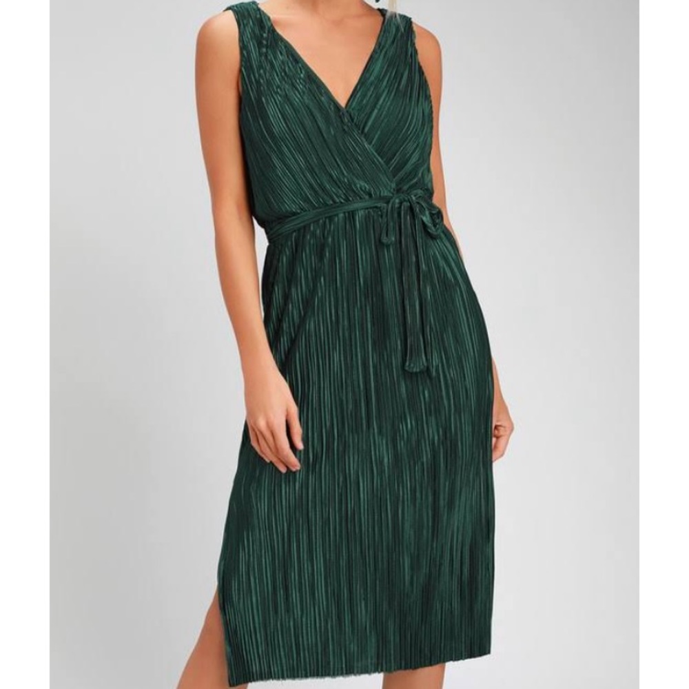 BB Dakota Happy Pleat dress